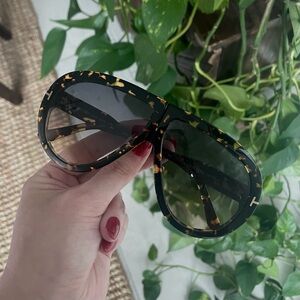 Brand new Tom Ford “Troy” tort sunnies